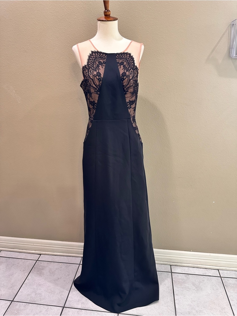BCBGMAXAZRIA Lilyana evening Dress Size 6 Elegant Black Lace-Inset Evening Gown - Picture 4 of 16